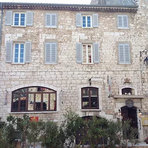 https://auberge-des-seigneurs.fr-provencehotel.com